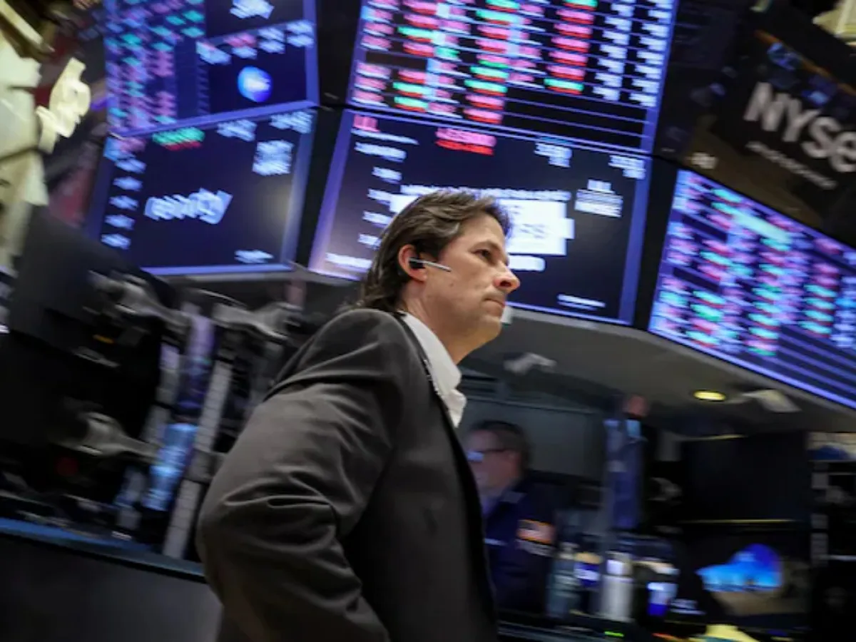 Acciones y bonos argentinos suben hasta 4,3% en Wall Street en la previa de las elecciones