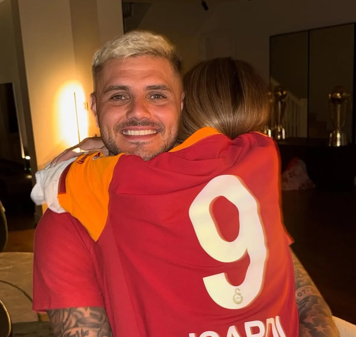 Mauro Icardi y la China Suárez le mojaron la oreja a Wanda Nara con este posteo