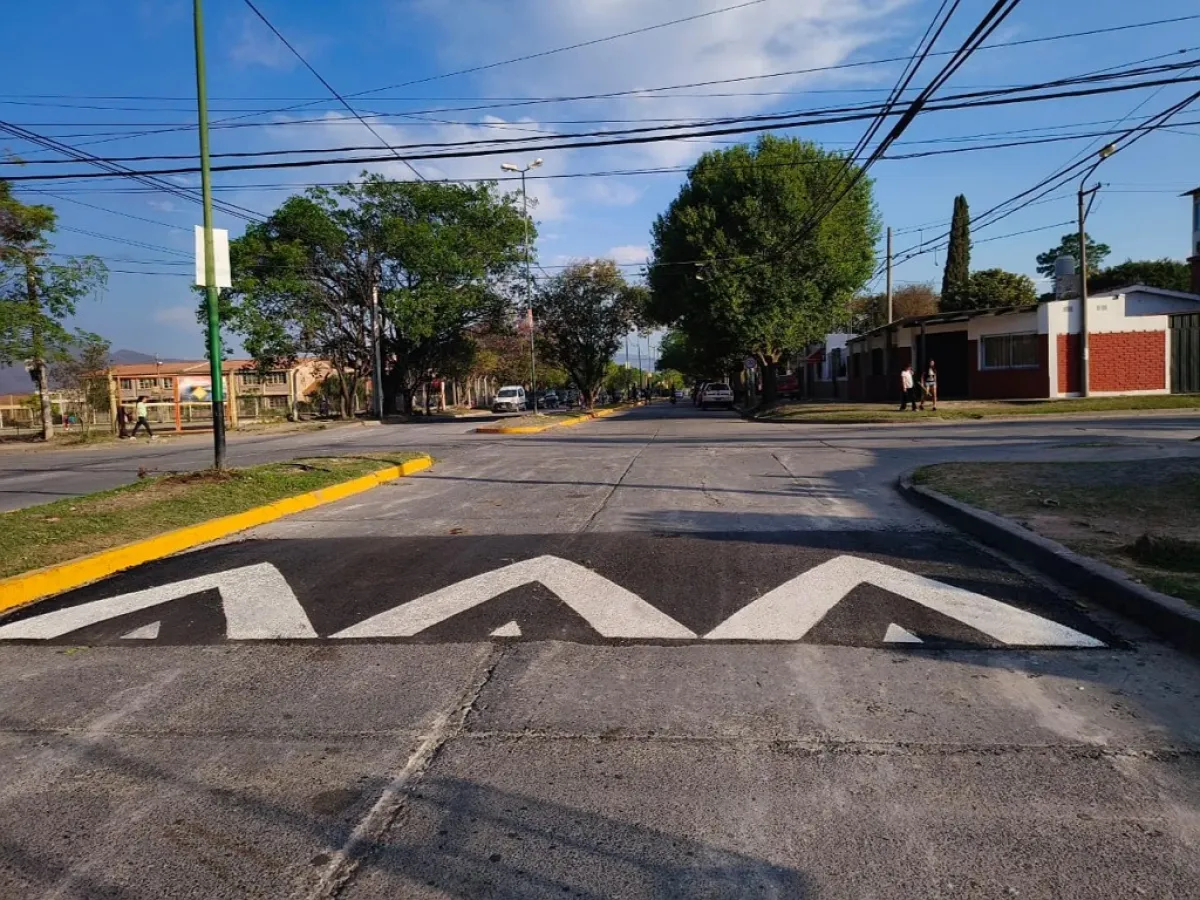 Construyeron nuevos reductores de velocidad en barrio San Remo para mejorar la seguridad vial