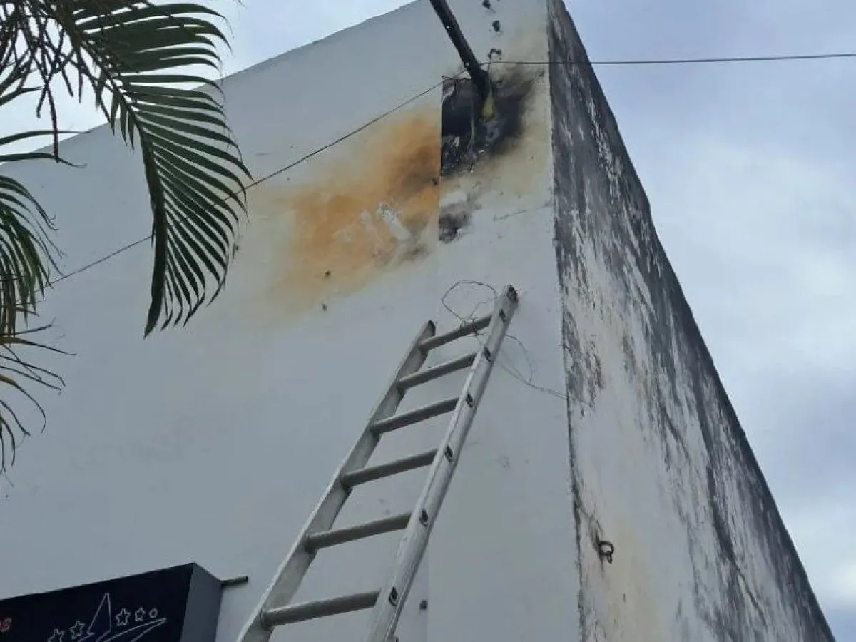 Operario sufrió una fuerte descarga eléctrica mientras trabajaba