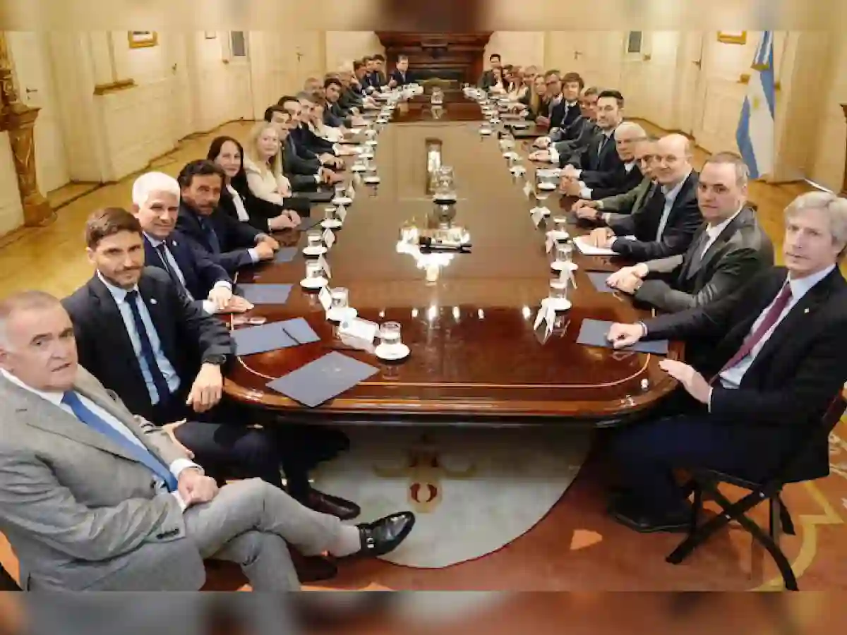 Adorni aseguró luego de la reunión de Milei con gobernadores: “La voluntad es trabajar con todos”