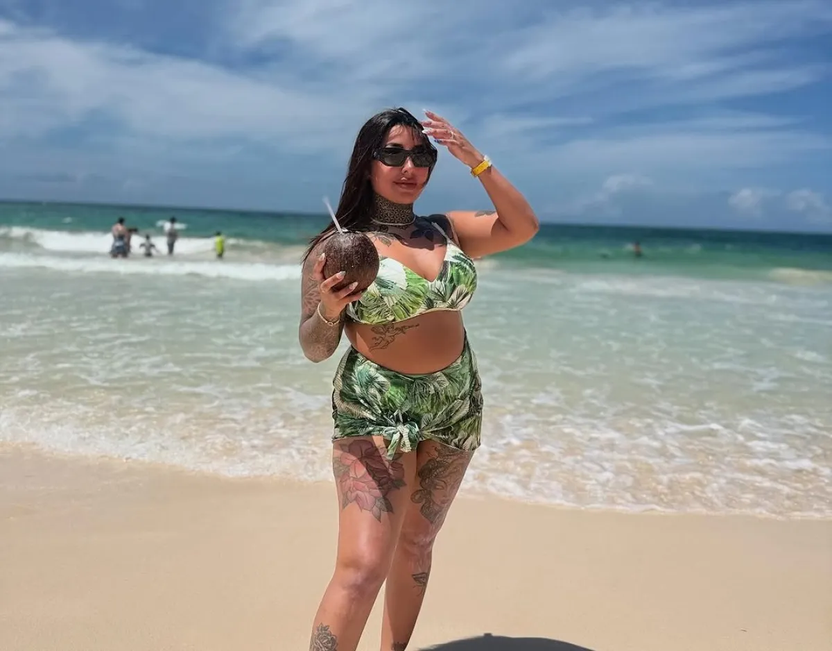 Tamara Báez enfrentó las críticas por su cirugía estética con humor