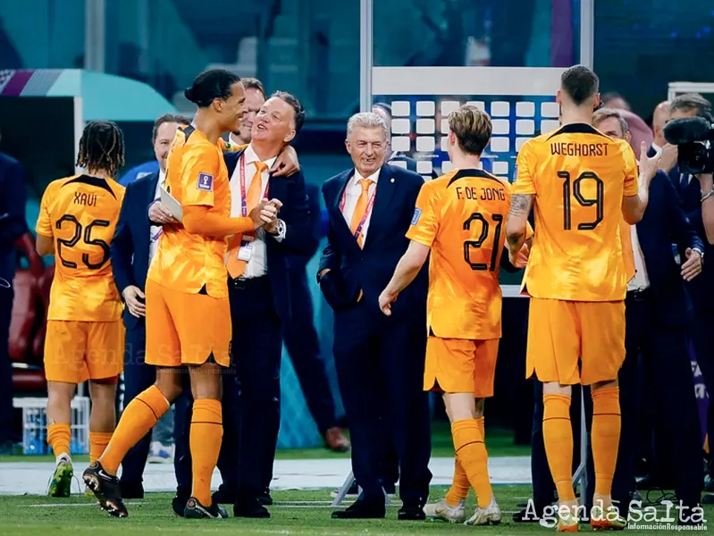 Como juega el rival de Argentina, la selección naranja comandada por Louis van Gaal