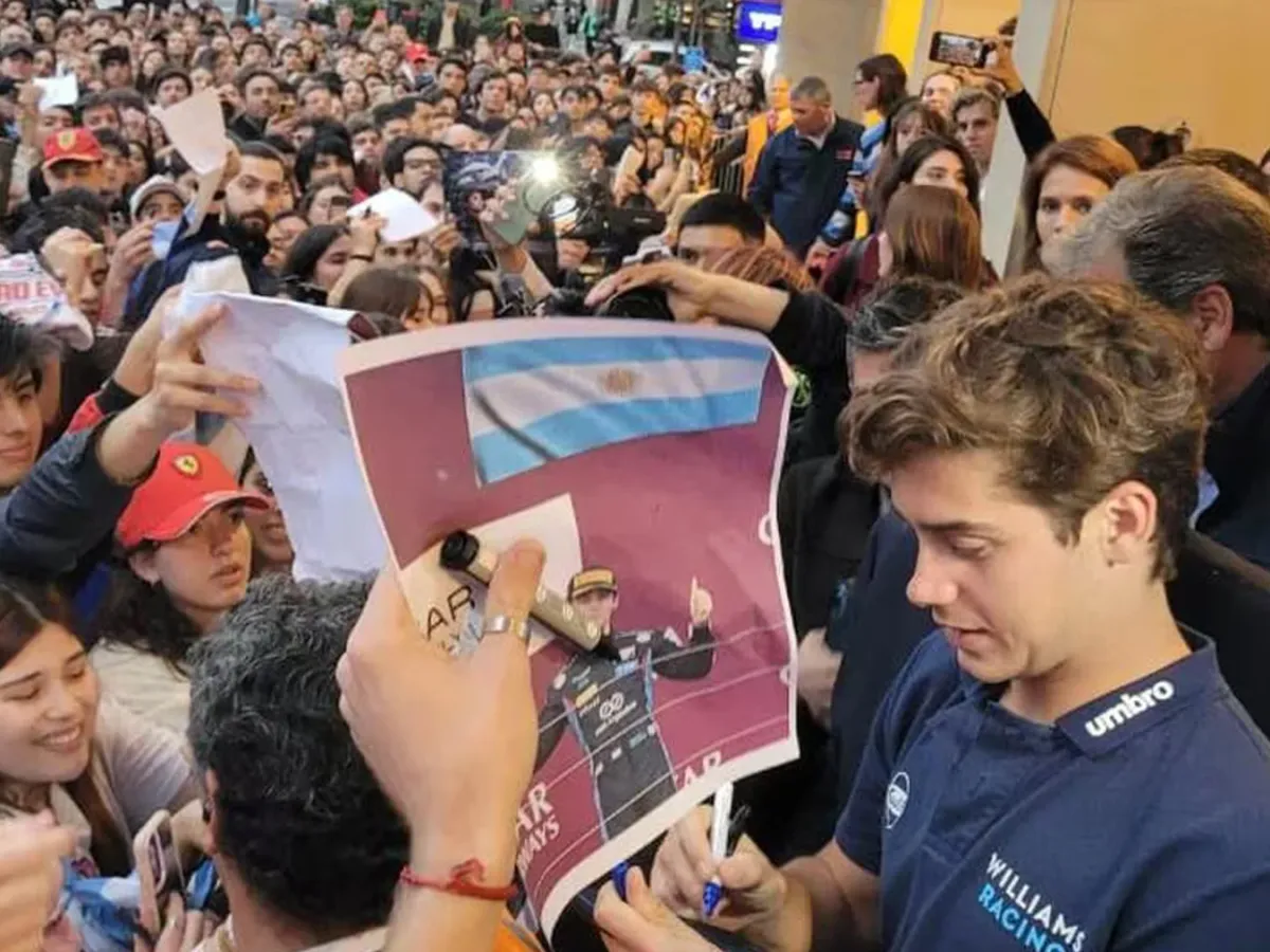 Franco junto a sus fanáticos en el ACA (Gentileza Jerónimo Aliaga)