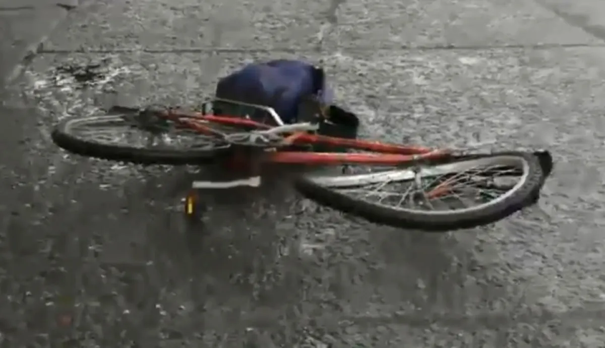La bicicleta involucrada quedó destruida