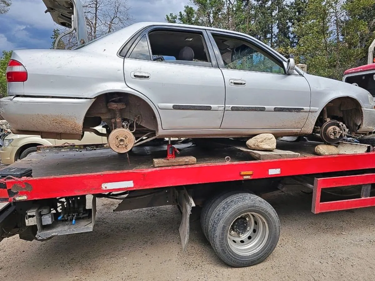 El vehículo que era remolcado en una grúa con destino a Tafi Viejo. Foto: Gendarmería