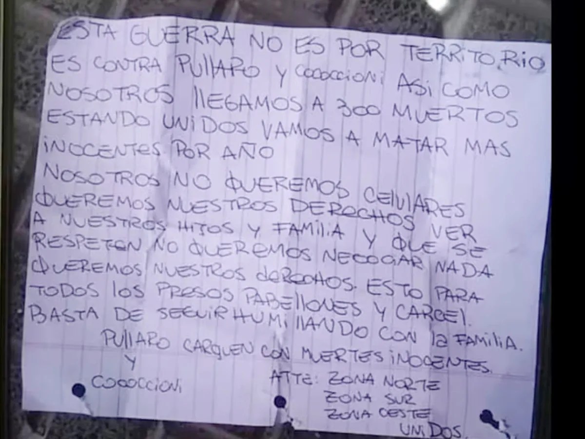 Uno de los mensajes de los atacantes con amenazas a Pullaro