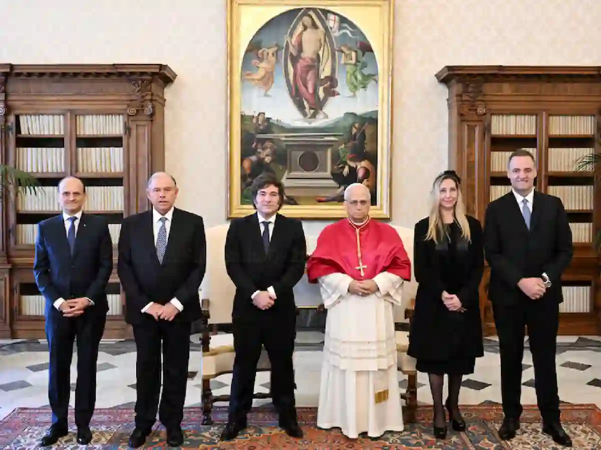 La comitiva nacional junto al Papa