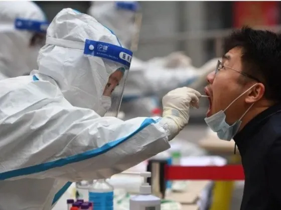 China es azotada por la escalada de casos de coronavirus y registró 60.000 muertes desde que levantó las restricciones