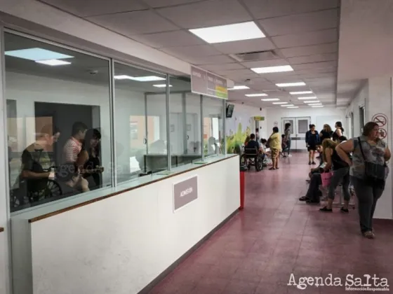 Una mujer llevó a su beba ya muerta al hospital, dijo que se cayó de la cama, pero creen que la mató a golpes