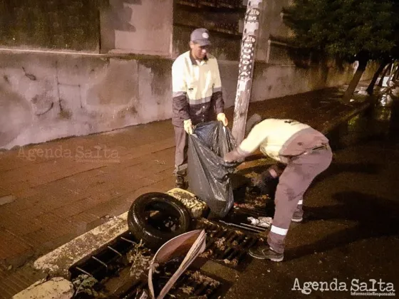 Fuerte operativo de limpieza de desagües pluviales en la ciudad