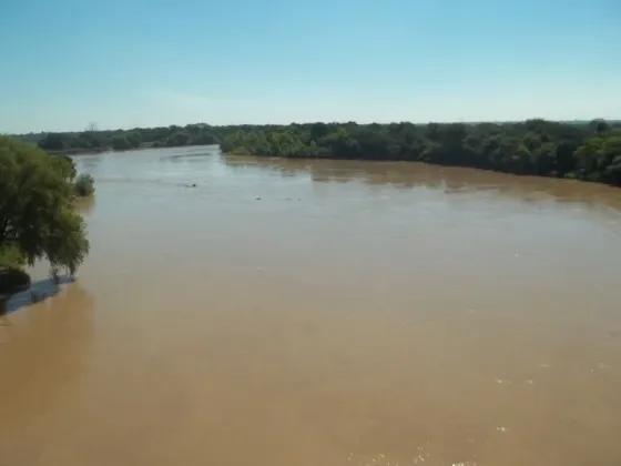 El río Bermejo creció de golpe y se cortó el paso entre Salta y Bolivia
