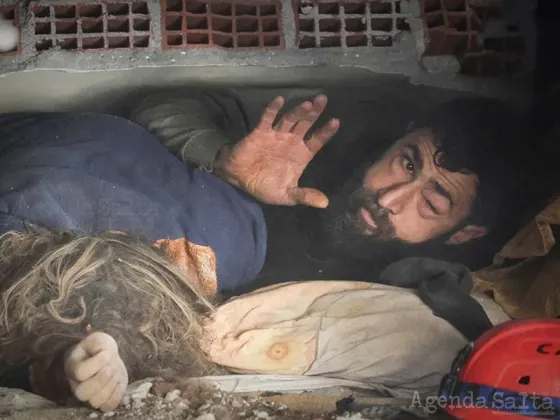 Rescataron con vida a seis personas bajo los escombros de un edificio en Turquía 68 horas después del terremoto