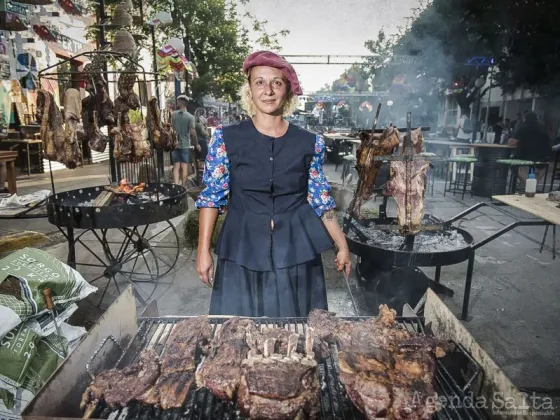 Roxana Muga referente de mujeres asadoras en Argentina. Tiene 11 premios y tres títulos de campeona en categoría estaca, en Santa Fe