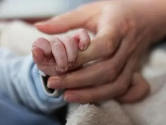 Un bebecito se broncoaspiró llegó al hospital y murió