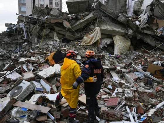 La Embajada de Turquía recibe donaciones las 24 horas para los sobrevivientes del feroz terremoto