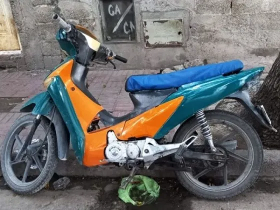 La policía recuperó una moto robada y una caja de herramientas