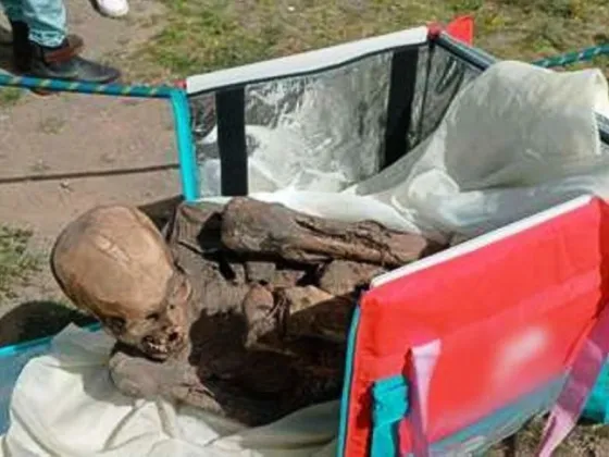 Encuentran una momia de 800 años en la mochila de un repartidor de pedidos ya
