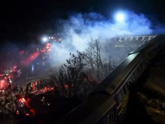 Tragedia en Grecia: 36 muertos en el peor choque de trenes en 10 años