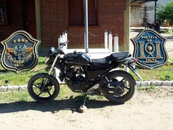 La policía logró recuperar dos motos robadas: dos detenidos