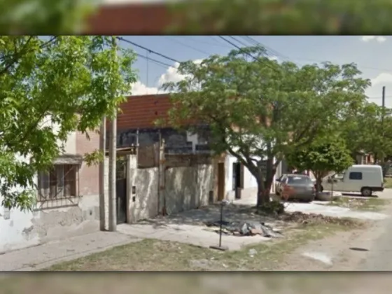 Nuevo crimen en Rosario: acribillaron a un hombre que estaba sentado en la vereda de su casa