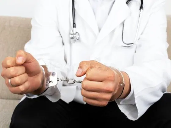 ESCÁNDALO: denunciaron a un médico cirujano por abuso sexual