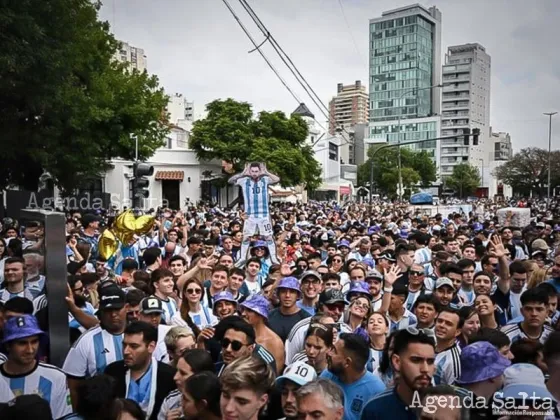 Ya abrieron las puertas del Monumental y el público empieza a ingresar