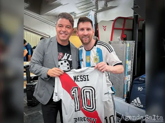 Lionel Messi con Marcelo Gallardo y la camiseta de River