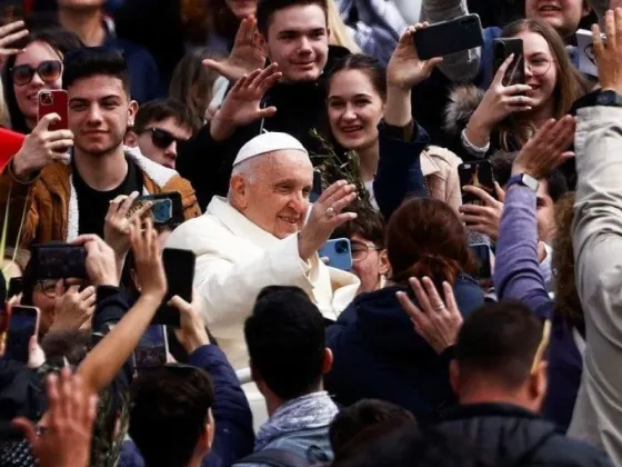 Estas son las fotos de la primera aparición pública del Papa después de su internación