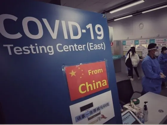 La Organización Mundial de la Salud acusó a China de esconder información sobre el origen del COVID