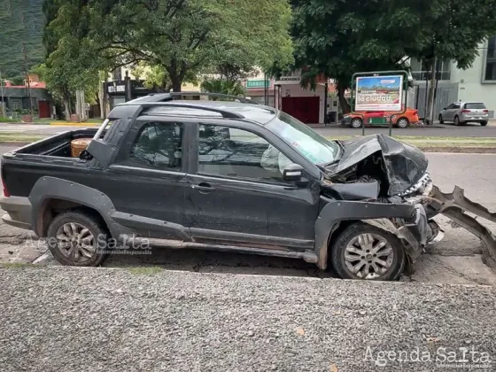 B° Tres Cerritos: Manejaba borracho y se estrelló contra una camioneta estacionada