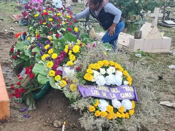 "Lo mataron de un puntazo en el corazón" conmoción por el homicidio de un joven en Isla de Cañas