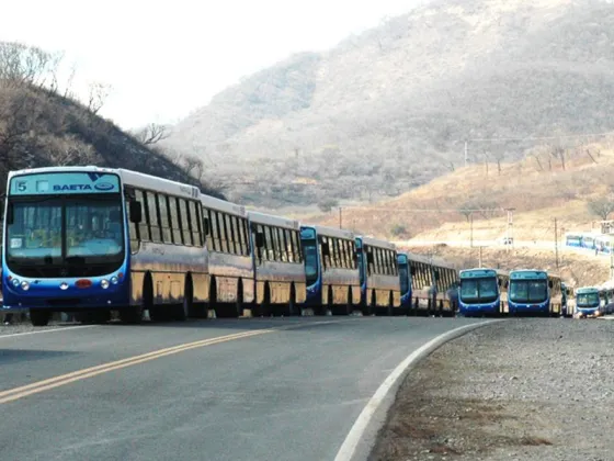 Así serán los servicios de colectivos para este domingo 30 y lunes 1 de mayo