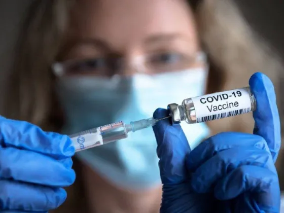 El Ministerio de Salud dispuso quiénes se deberán vacunar cada seis meses o un año contra el COVID-19