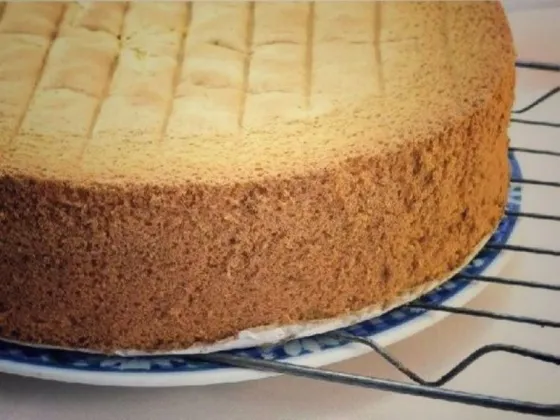 Receta de bizcochuelo de vainilla súper alto para tortas de cumpleaños