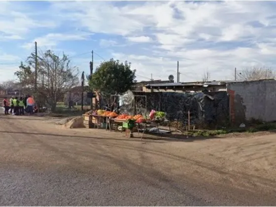 Una joven que caminaba con su hija en brazos fue asesinada a puñaladas sen el cuello