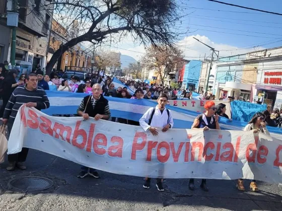 Los gremios pidieron cláusula gatillo y docentes autoconvocados no detienen su protesta