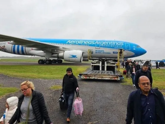 Amenaza de bomba en un avión de Aerolíneas: evacuaron un vuelo que se dirigía a Miami