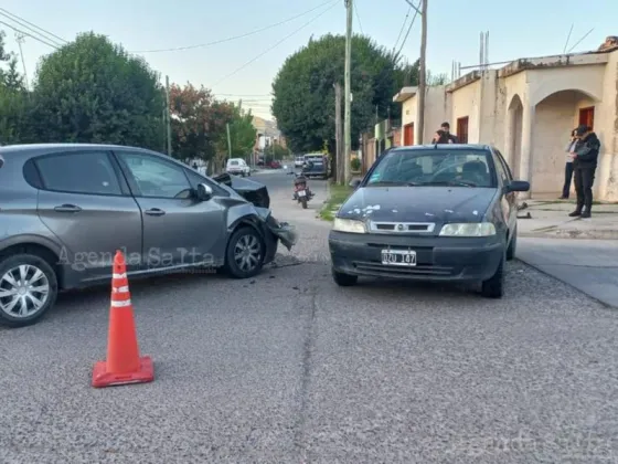 Choque de vehículos en calle Deán Funes dejó a una persona lesionada