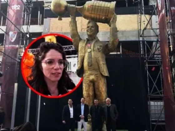 La escultora de la estatua de Gallardo reveló el insólito motivo del tamaño del “bulto”
