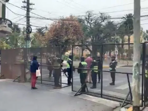 Se produjeron incidentes afuera de la legislatura entre docentes y agrupaciones políticas