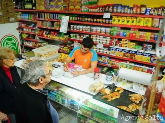 Por la inflación, caen las ventas minoristas por quinto mes consecutivo