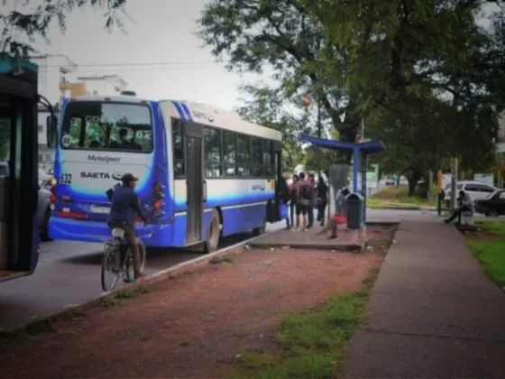 Por las manifestaciones de hoy muchos chicos se perdieron buscando la parada del colectivo