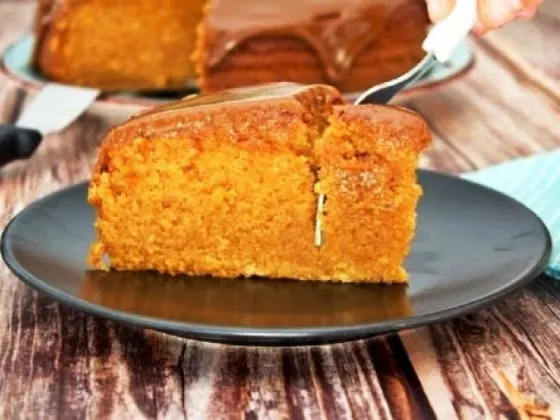 Torta húmeda de dulce de leche: una receta para el postre o el té, fácil y con pocos ingredientes