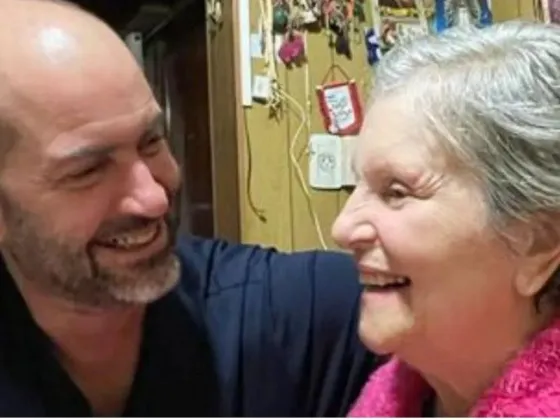 Es médico, ganó $9 millones en “Los 8 escalones” y el destino que le dará al dinero puso feliz a su mamá