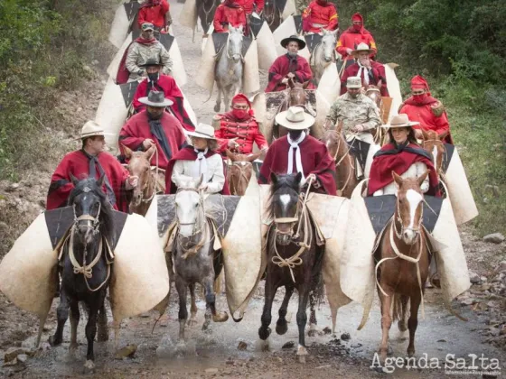 Con la cabalgata gaucha, se inician los honores a Güemes