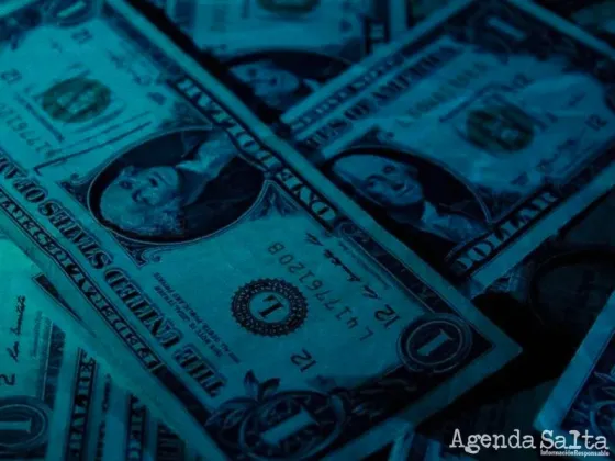 El dólar blue hoy promedia la semana en calma tras alejarse de su récord histórico