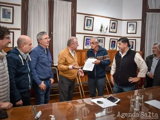 Los docentes definen hoy si levantan el paro, tras la firma de un acta con el vicegobernador