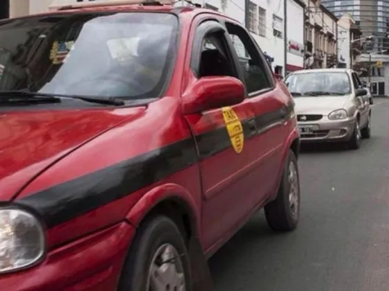 Salteños se negaron a pagar el viaje en taxi y amenazaron al chofer