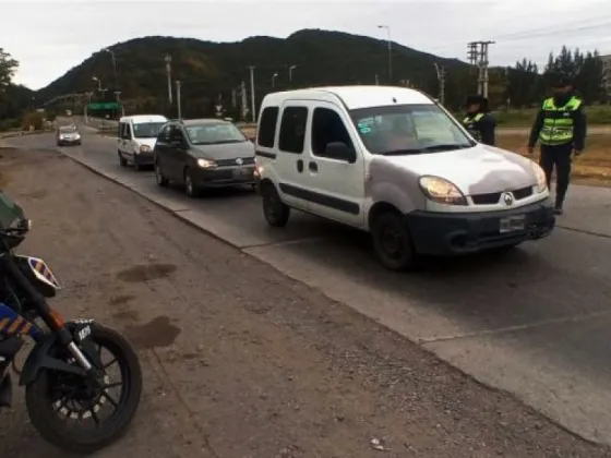 La Policía Vial infraccionó a 1860 conductores durante el fin de semana